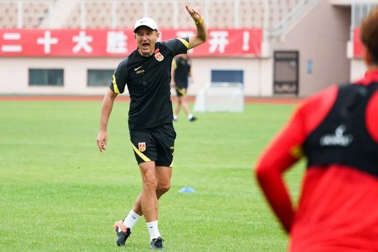 老师办公室狂肉校花h寝室视频